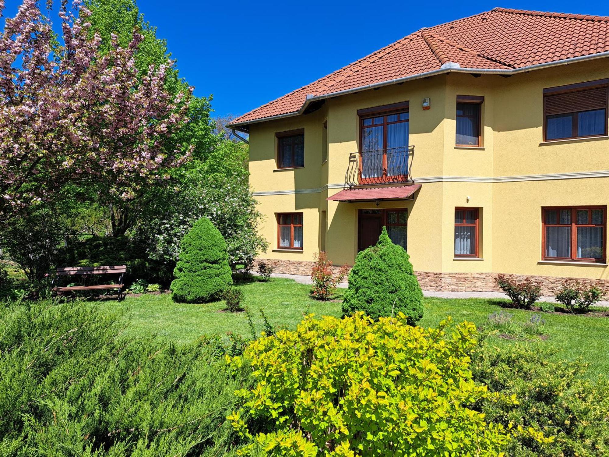 Voelgy Apartman Eger Exterior photo
